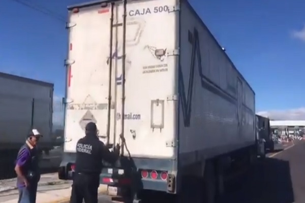 PF decomisó tráiler en Puebla con 26 mil litros de químicos para elaborar drogas sintéticas