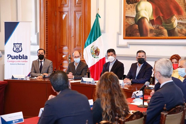 Anuncia Eduardo Rivera entrega de 500 becas para hijos de policías municipales