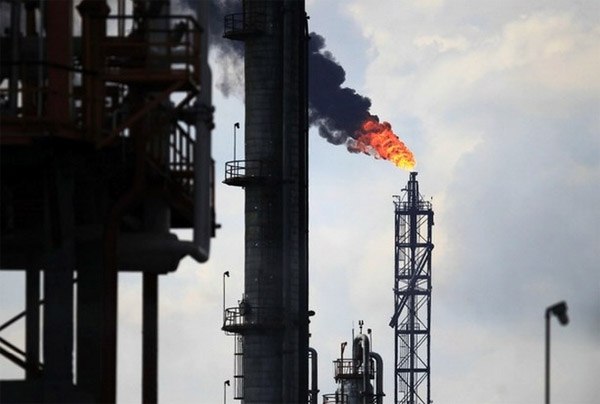 Precio del petróleo, en su nivel más bajo en cuatro años