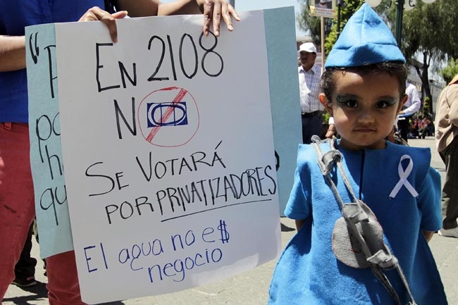 Organizaciones se manifiestan en contra de la privatización del agua