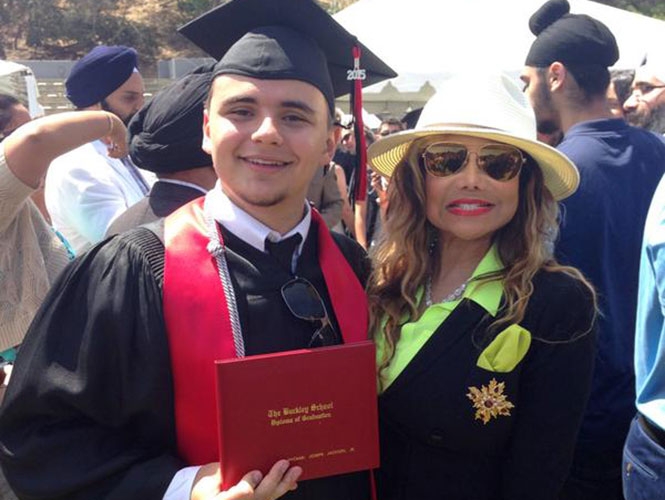 Prince, hijo de Michael Jackson, se graduó de con honores del bachiller