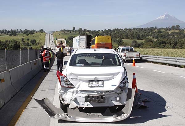 Choque entre camión y tráiler deja 55 heridos en Texmelucan