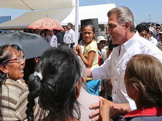 Alcalde de Puebla ofrece mejores servicios en juntas auxiliares