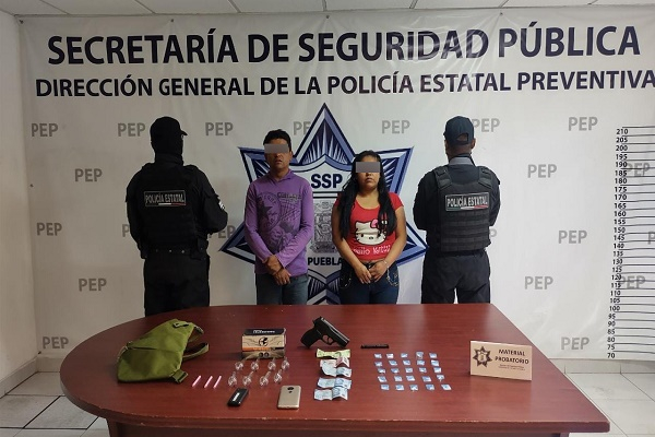 Vendían drogas en su negocio de comida en Cuautlancingo; son detenidos