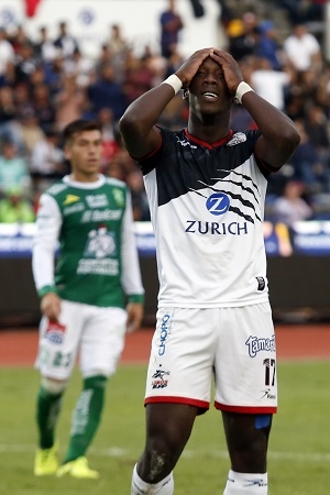 Lobos BUAP falló dos penales y cayó 3-0 ante León