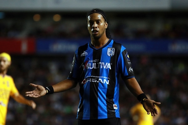 VIDEO: Ronaldinho falló penal y Gallos Blancos perdió 1-0 ante Tigres