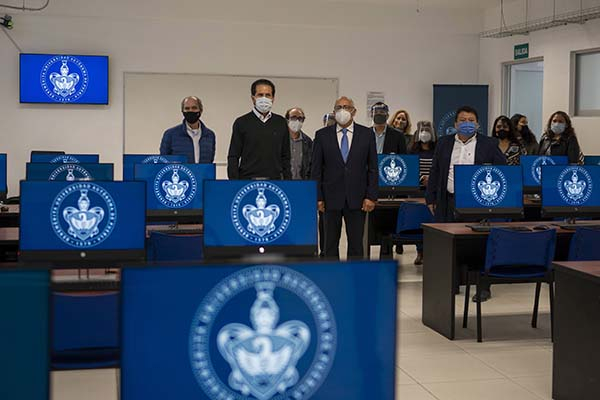 BUAP: Esparza Ortiz entregó apoyos en la Preparatoria Regional de Atlixco