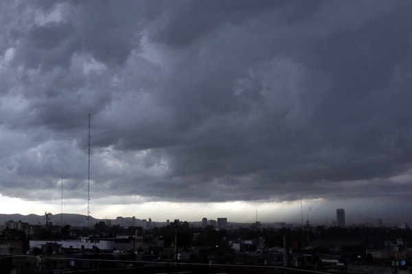 Pronostican lluvias intensas y tormentas eléctricas para Puebla
