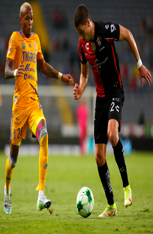 Atlas golea 3-0 a Tigres y quiere el bicampeonato