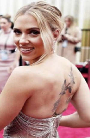 Scarlett Johansson se casó con el comediante Colin Jost