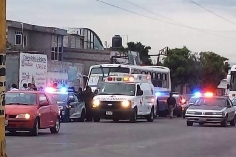Balean a mujer por resistirse a un asalto en autobús de la ruta Loma Bella