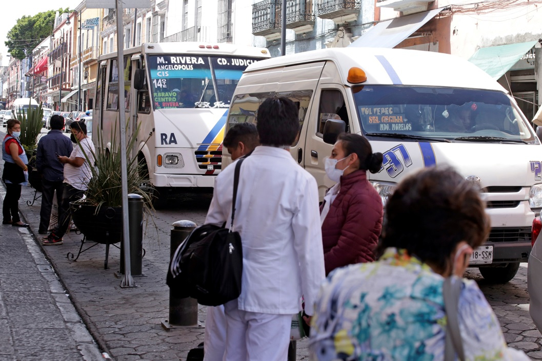 Buscan reordenar transporte público de la 8 a la 16 Oriente-Poniente