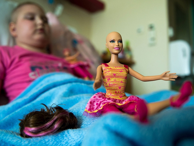 Mattel aumentará producción de Ella Barbie Quimioterapia