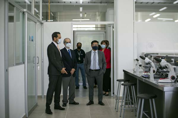BUAP: Esparza Ortiz entrega laboratorios en la Facultad de Ciencias Biológicas