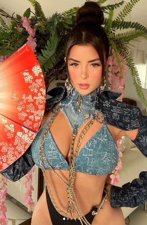 Demi Rose impacta con su sexy atuendo en las playas de Ibiza