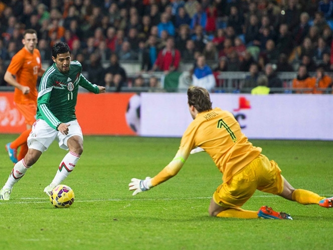 Real Sociedad-Real Madrid elogian a Vela y Chicharito por goles ante Holanda