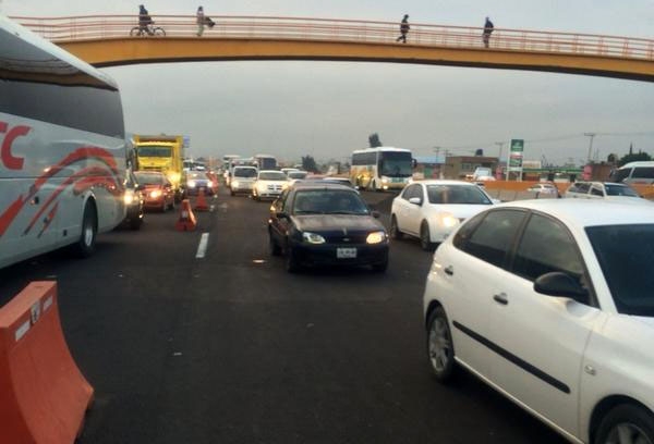 Hasta 4 horas entre Puebla y México por accidente y obras en autopista