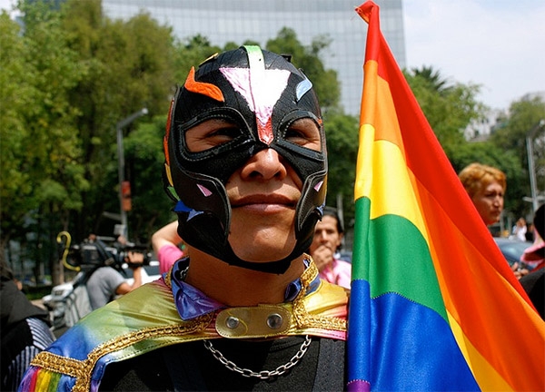 Jueces otorgarán amparos contra leyes que discriminen a gays