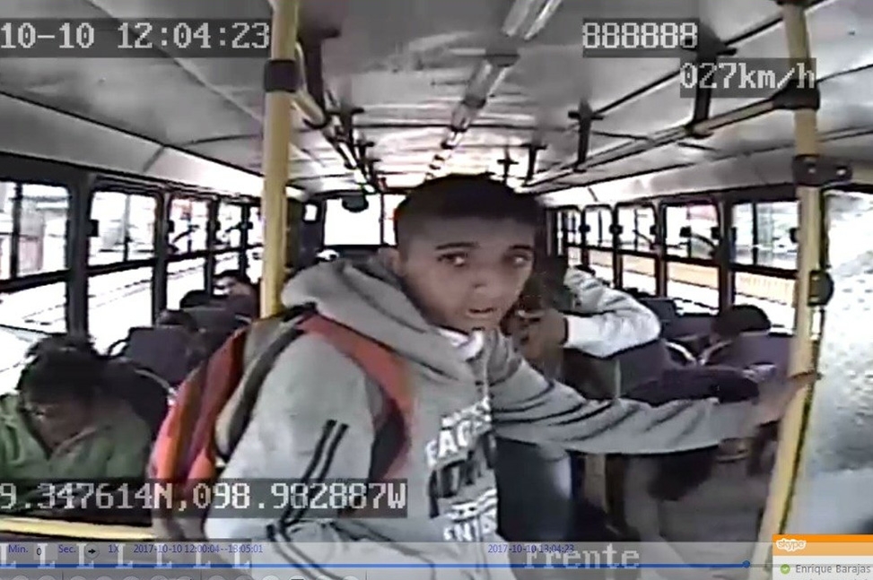 VIDEO: Captan asalto a transporte urbano en la autopista México-Puebla