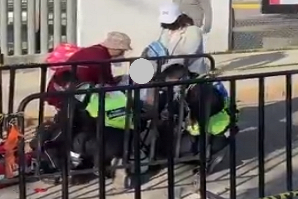 Abuelita se infarta en fila de vacunación anti COVID y muere en el ISSSTE Puebla