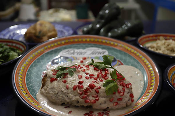 Por reducción en aforo restauranteros esperan bajas ventas de chiles en nogada