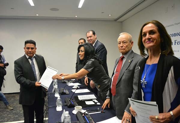 Lucero Saldaña pide al Senado declarar el Día Nacional del Mole
