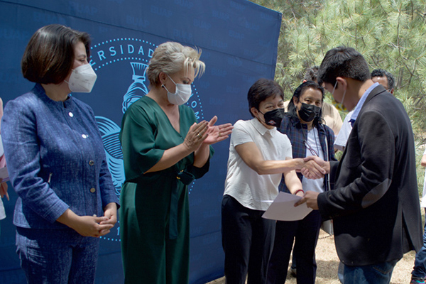 Rectora de la BUAP y titular de la SEP clausuran taller de enriquecimiento artístico