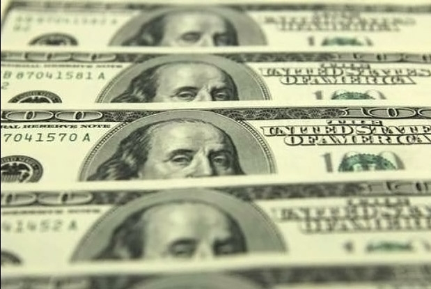 Subastas no detienen el alza del dólar y se cotiza en 17.44 pesos