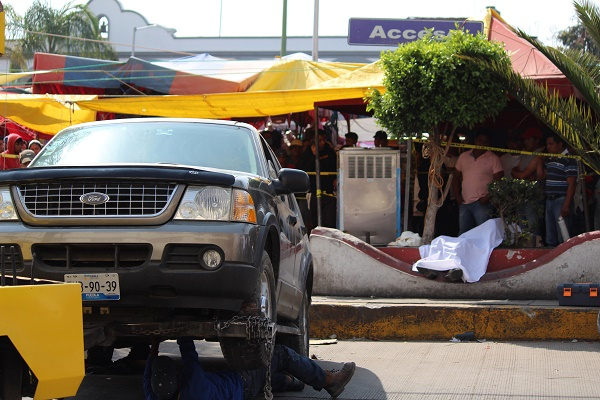 Camioneta arrolló puestos en Canoa y mató a un octogenario