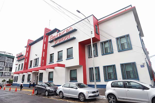 Escuelas, exentas de multas por apartado de lugares en horario de entrada y salida