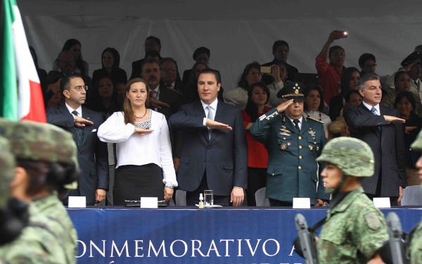 RMV y Gali encabezan ceremonia y desfile del CCV Aniversario de la Independencia