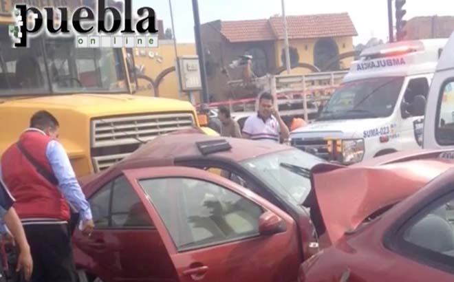 Carambola de siete vehículos dejó 11 lesionados en la Calzada Zaragoza