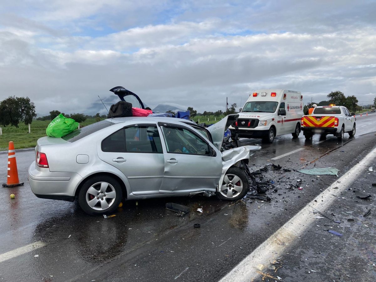 Mueren siete personas tras colisión de vehículos en la autopista Amozoc-Perote