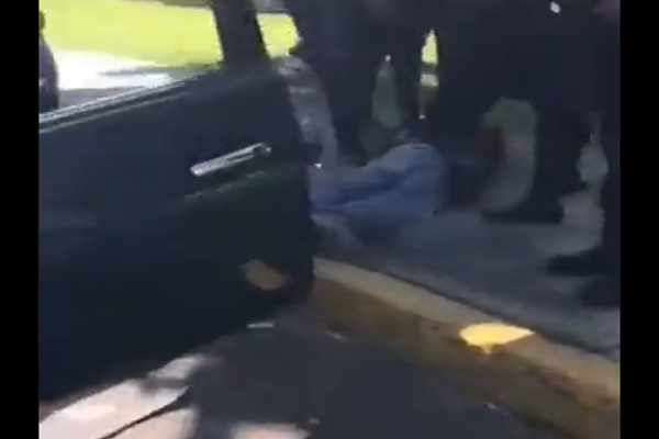 VIDEO: Taxista pirata es detenido al tratar de evadir retén; iba bebiendo alcohol