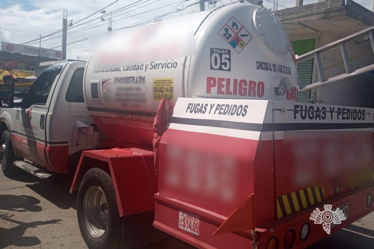 Aseguran dos pipas con combustible ilegal en Texmelucan