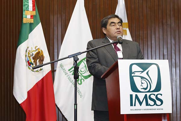 Miguel Barbosa reconoce trabajo realizado por personal del IMSS en esta pandemia
