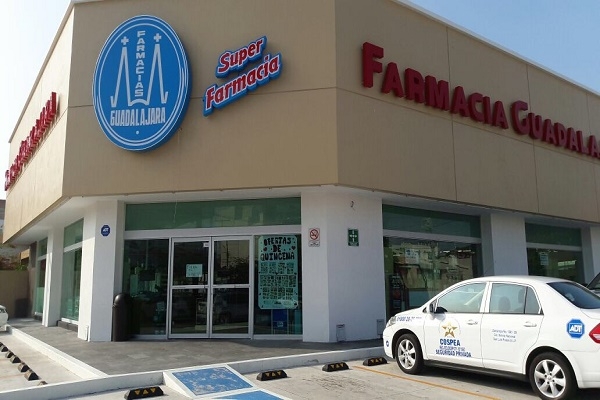 Roban dinero en efectivo y mercancía de Farmacia Guadalajara en Bulevar Norte