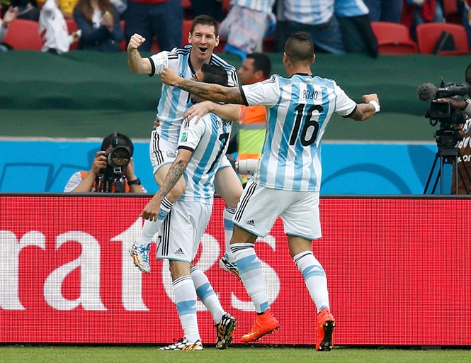Messi lleva a Argentina a octavos de final, derrotó 3-2 a Nigeria