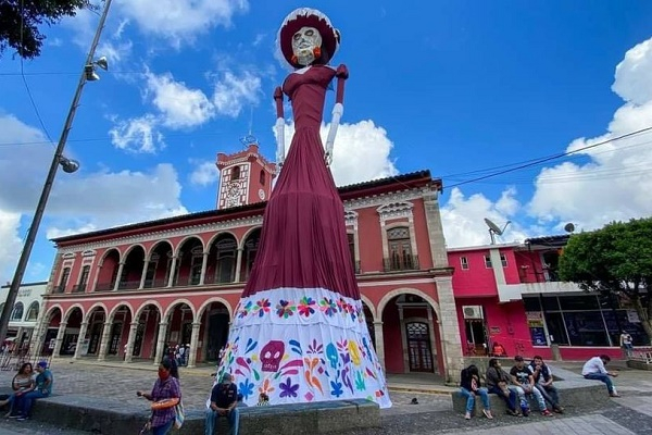 Catrina de 22 metros de altura en Huauchinango busca Récord Guinness