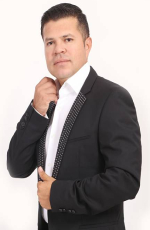 Jorge Medina se convirtió en repartidor de comida ante contingencia por coronavirus