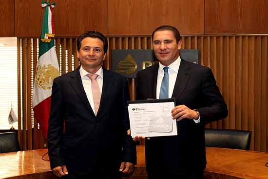 RMV se reúne con Lozoya; Pemex dona a Puebla 800 toneladas de concreto