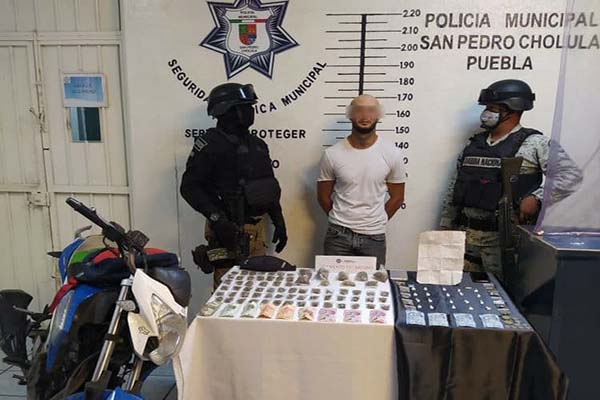 Detienen policías de San Pedro Cholula a colombiano de banda “gota a gota”