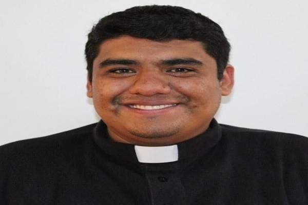 Párroco de Santiago Momoxpan muere por COVID-19