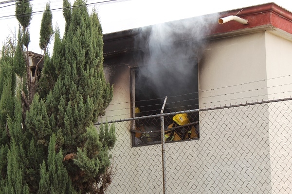Se incendió vivienda en la colonia Galaxia Bosques de Amalucan