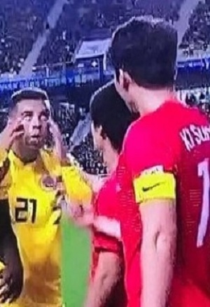 FIFA sancionó cinco juegos a Edwin Cardona por gesto discriminatorio