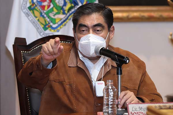 Miguel Barbosa pide a poblanos acudir a vacunarse contra el COVID-19