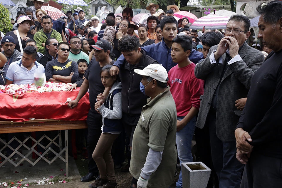“Simitrio” asiste al sepelio de su hija Meztli y exige justicia