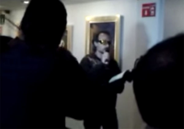 VIDEO: Funcionario suspende lectura de poesía que “agraviaba” a EPN