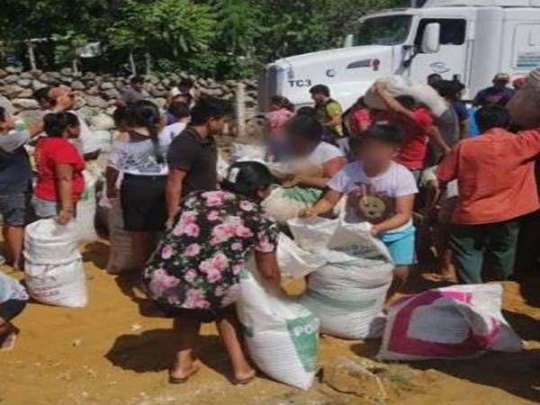 “Pueblo Bueno” de AMLO saqueó mercancía de tráiler pese a incendio