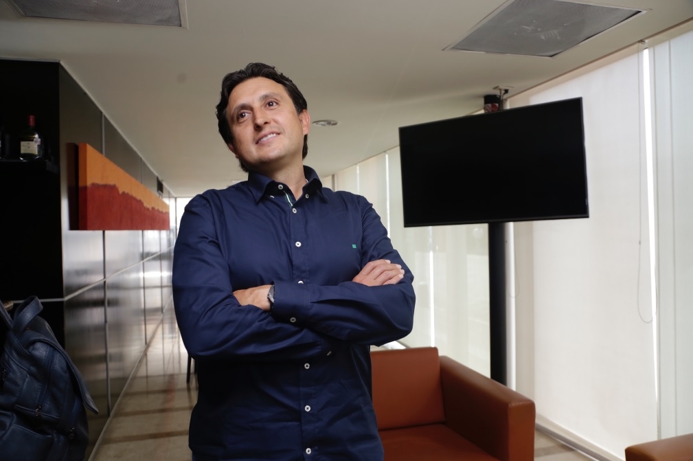 Exhiben fortuna inmobiliaria del diputado José Juan Espinosa